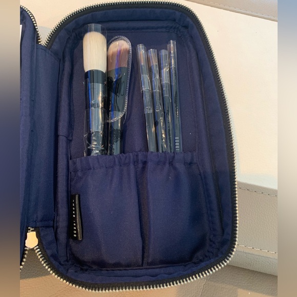 Bobbi Brown Makeup Brush Set - Picture 5 of 11